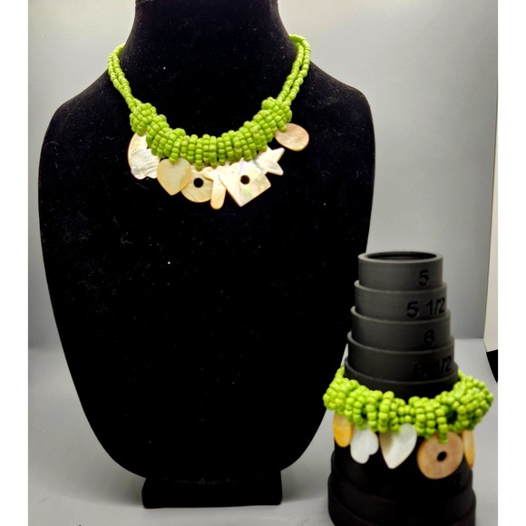 The Unbranded Brand Jewelry - Beautiful Green Tone Seed Beads Artisan Pendant Necklace and Bracelet Set
